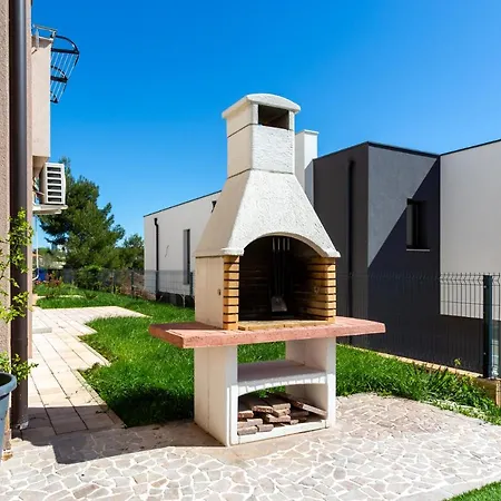 Mukalba - Emira Apartmán *
